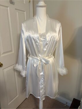 White Satin Lace-Trim Robe & Chemise Set NWOT